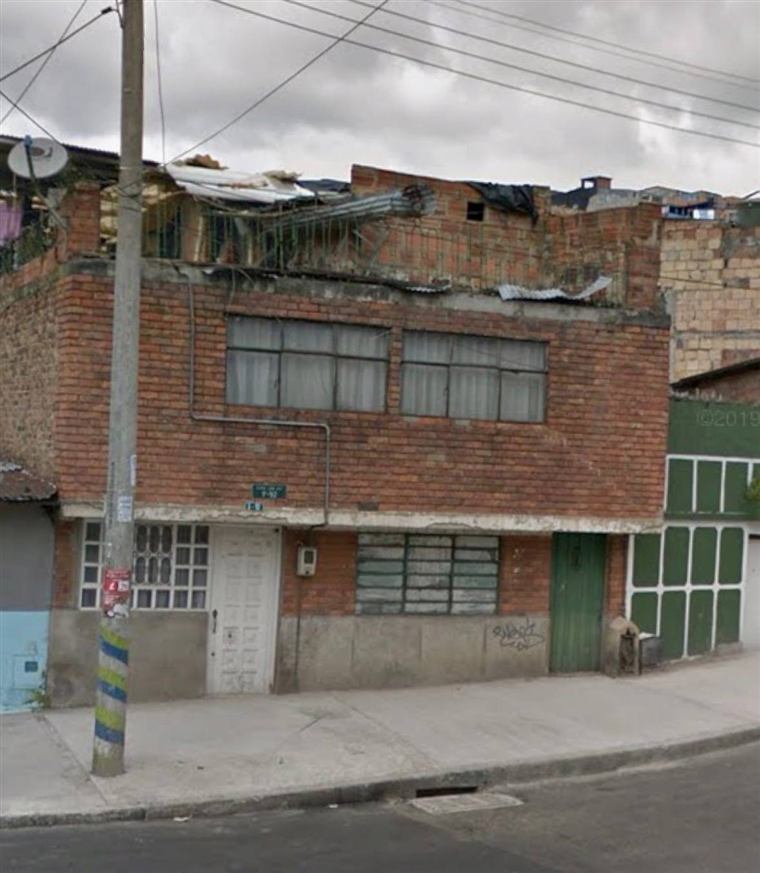 Fachada de uma casa de tijolos