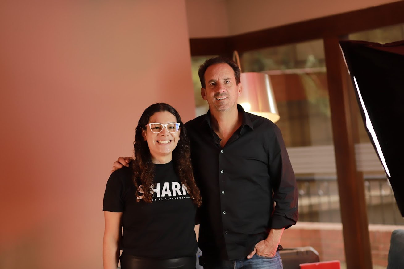 Nicole ao lado de Ricardo Leyva